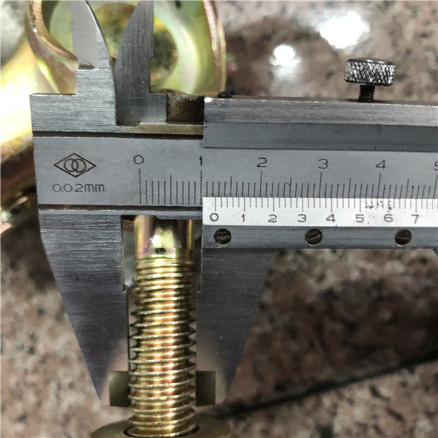 Stisknut&aacute; otočn&yacute; spojka show 04