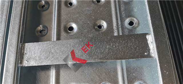 lešen&iacute; ocelov&eacute; prkno