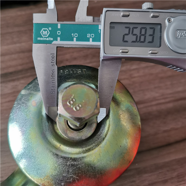 Show toe board clip 03