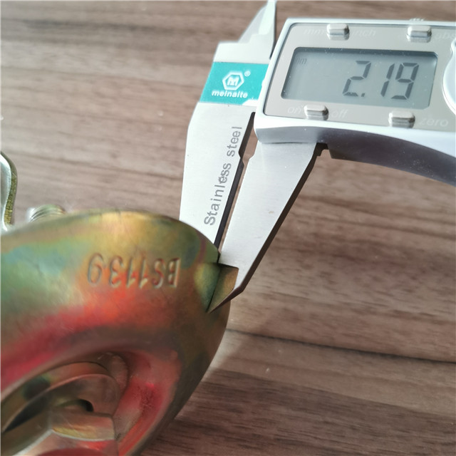 Show toe board clip 07