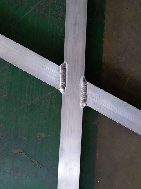 aluminim&aacute;ln&iacute; paprsek Gidler-2 