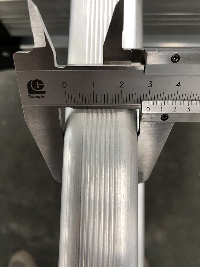 Hlin&iacute;kov&yacute; lešen&iacute; žebř&iacute;k 