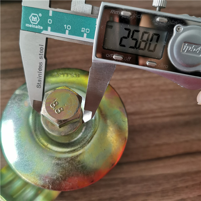 Show toe board clip 05