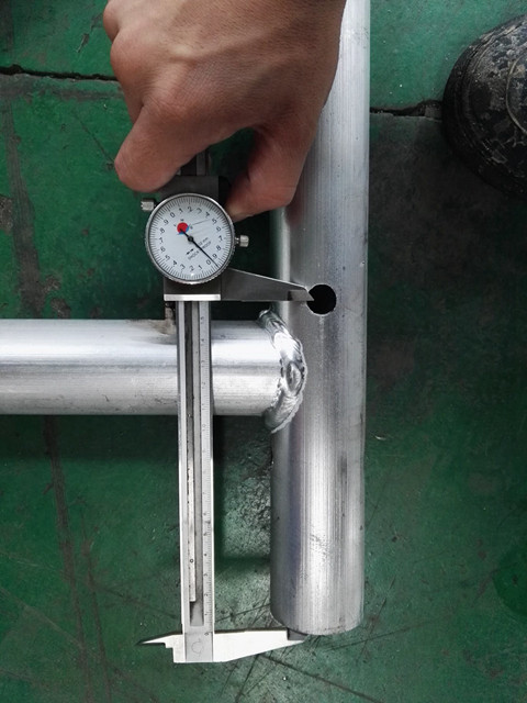 aluminim&aacute;ln&iacute; paprsek-3 