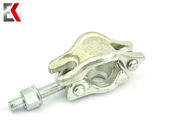 Polovičn&iacute; otočn&aacute; spojka 