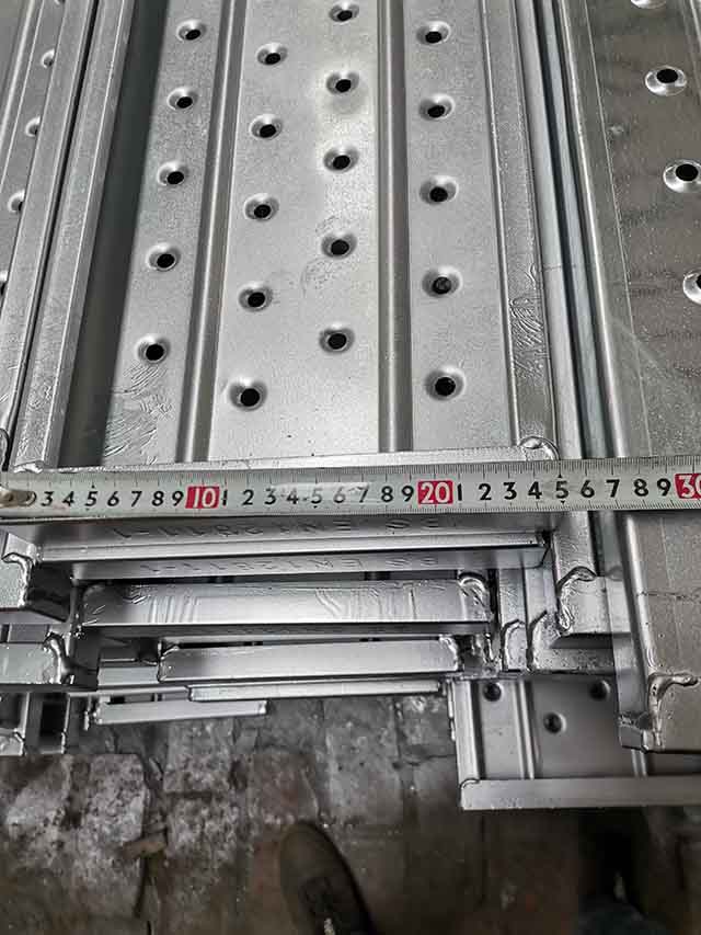 Kovov&eacute; prkno 07