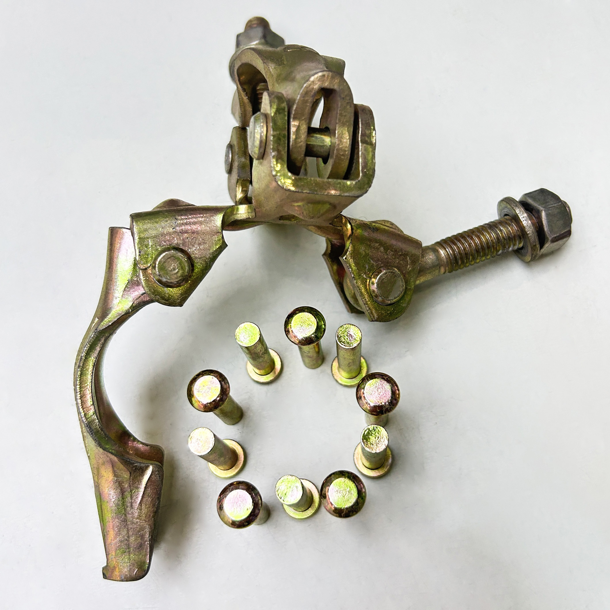 Lisovaný nýt pro spojku lešení UK