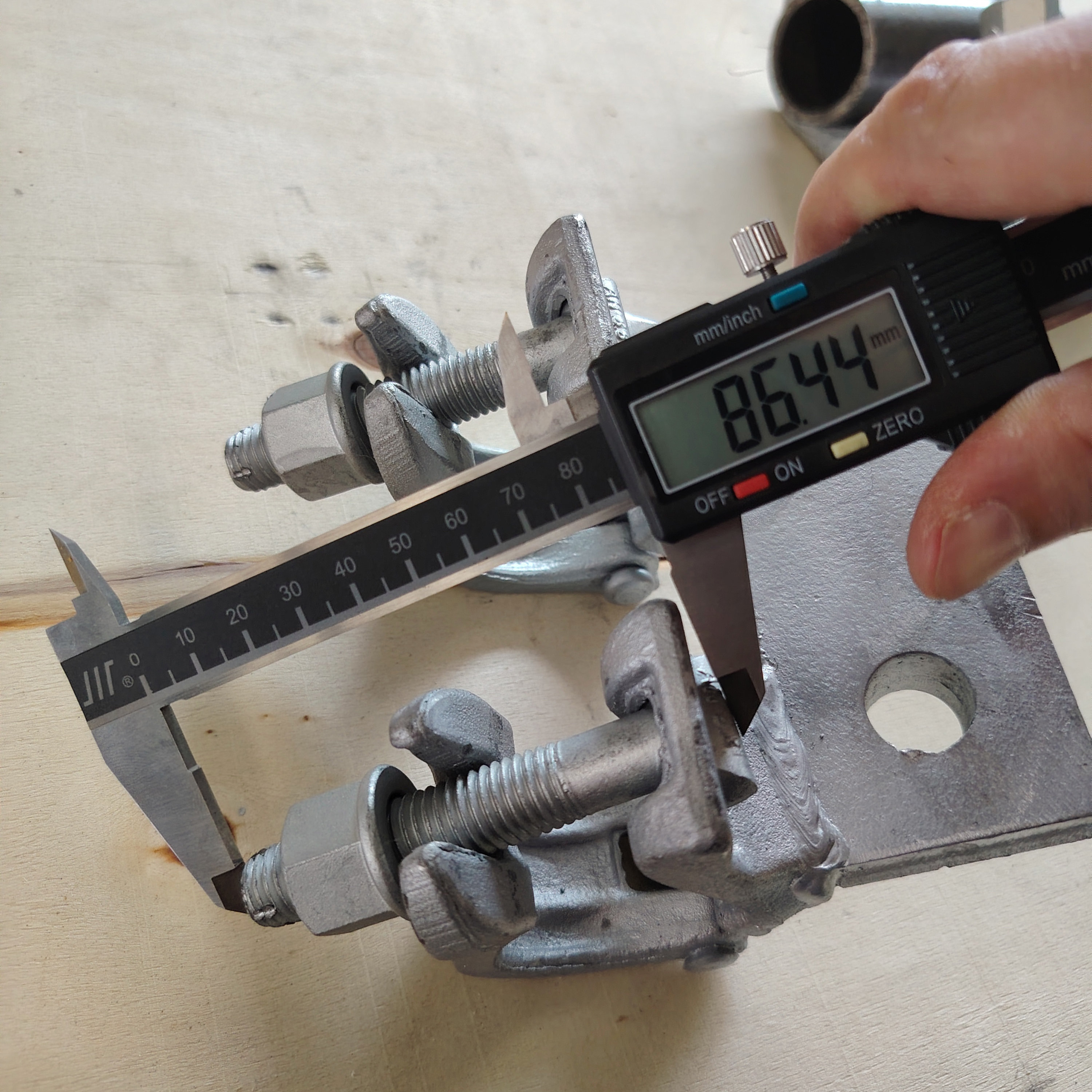 na zak&aacute;zku Speci&aacute;lně tvarovan&aacute; svorka na lešen&iacute; Z&aacute;kladna 