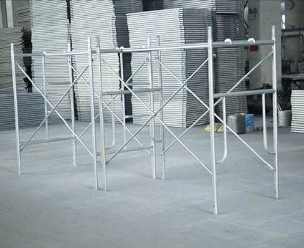 GI projděte lešen&iacute; r&aacute;my