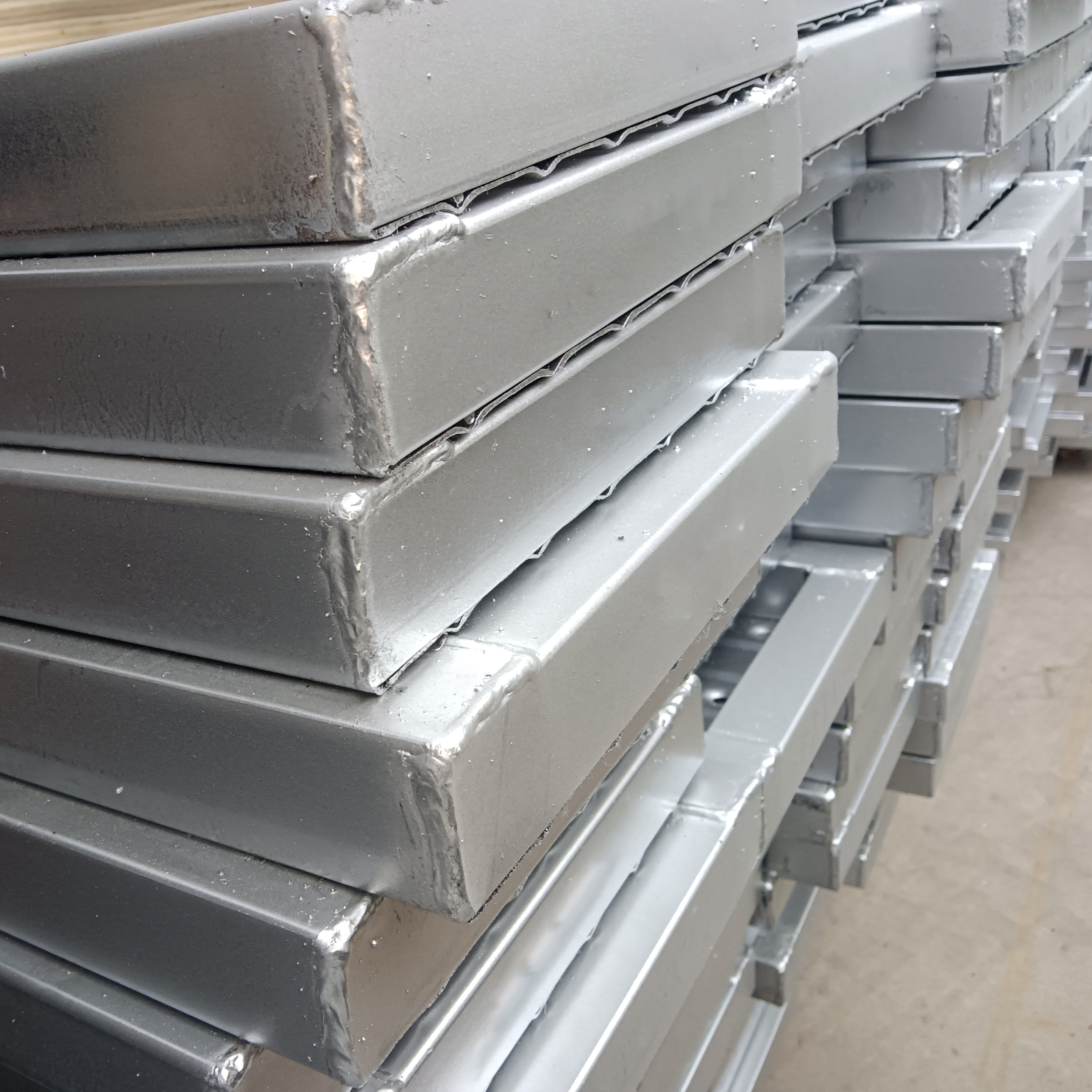 Uzavřen&aacute; ocelov&aacute; prkna