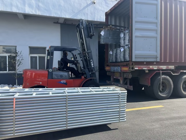 Ocelov&yacute; žebř&iacute;kov&yacute; nosn&iacute;k 