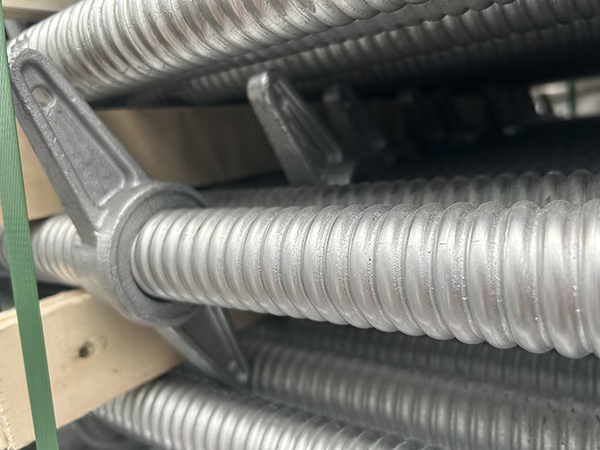 Šroubov&aacute; matice zved&aacute;ku z&aacute;kladny 