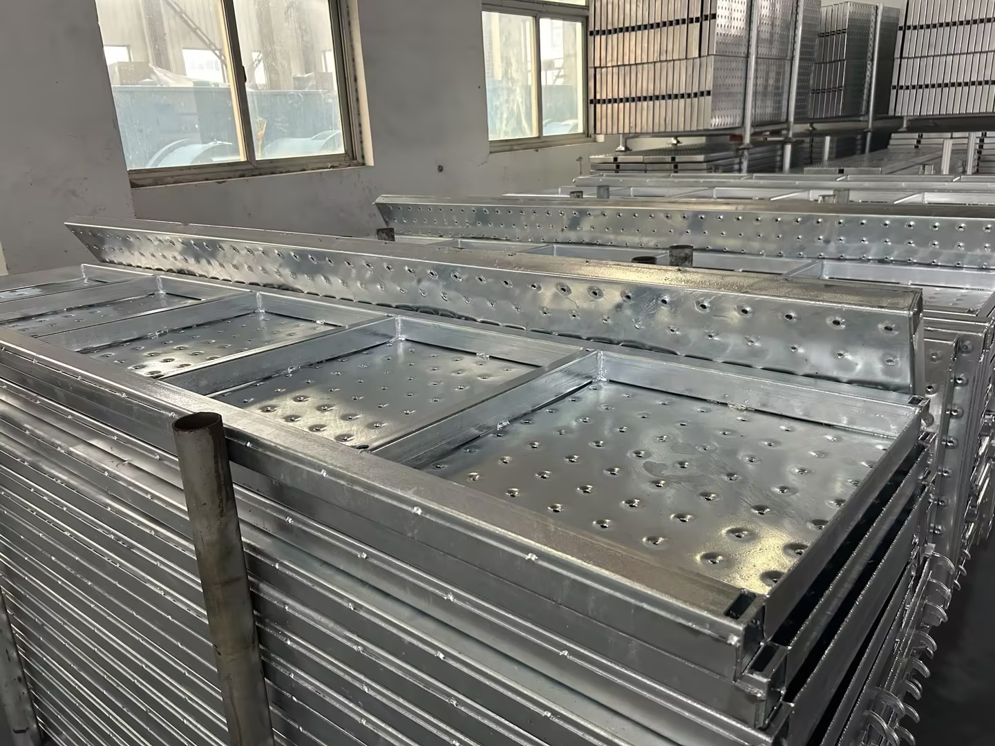 prkno na lešen&iacute; prkno 