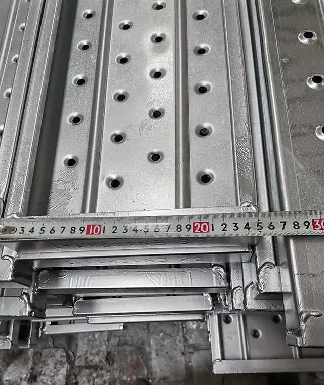 Kovov&eacute; prkno 07