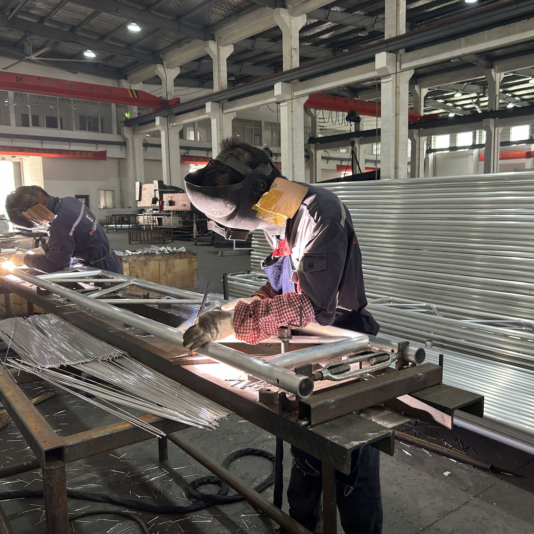 Hliníkový mřížový paprsek