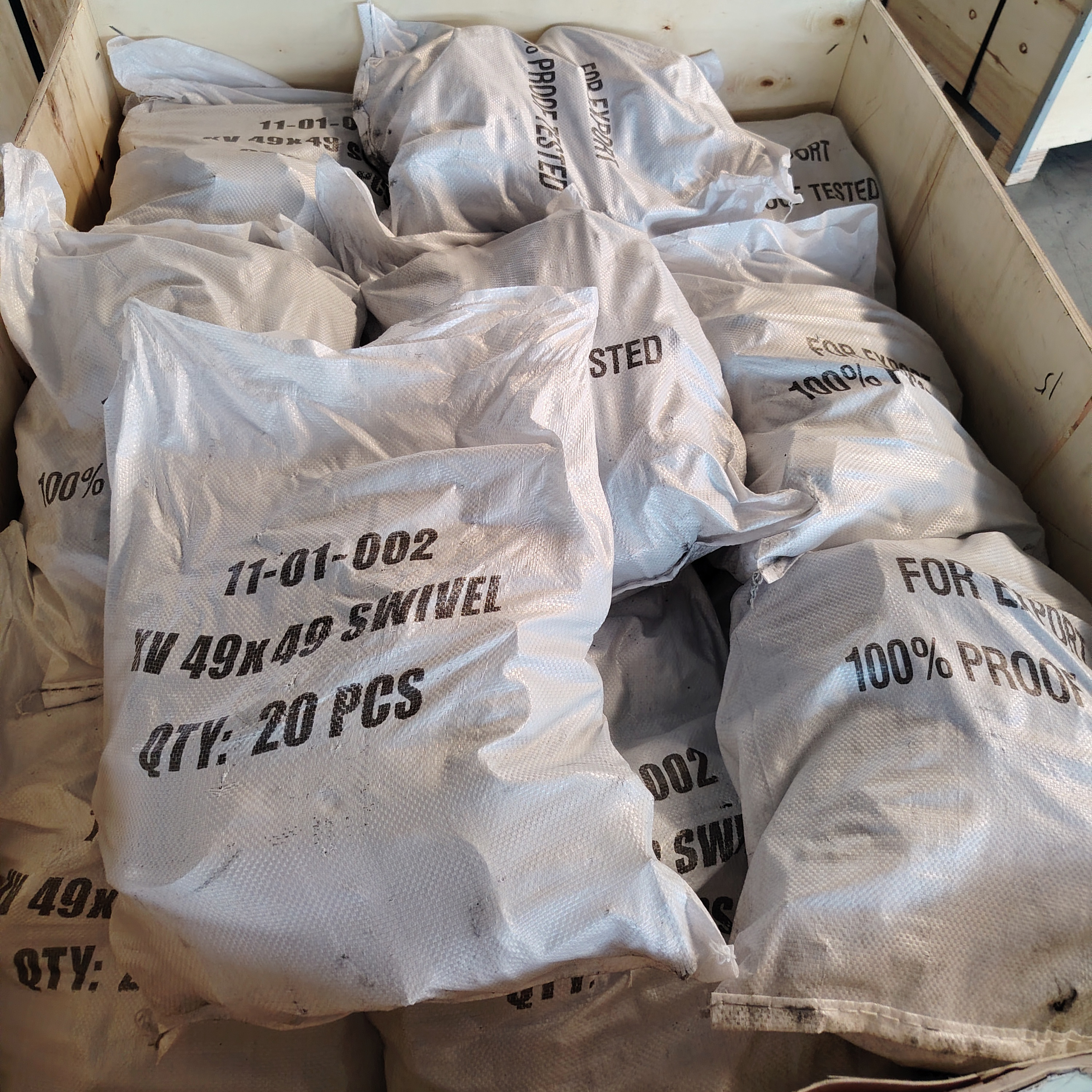 Speci&aacute;lně tvarovan&aacute; svorka na lešen&iacute;