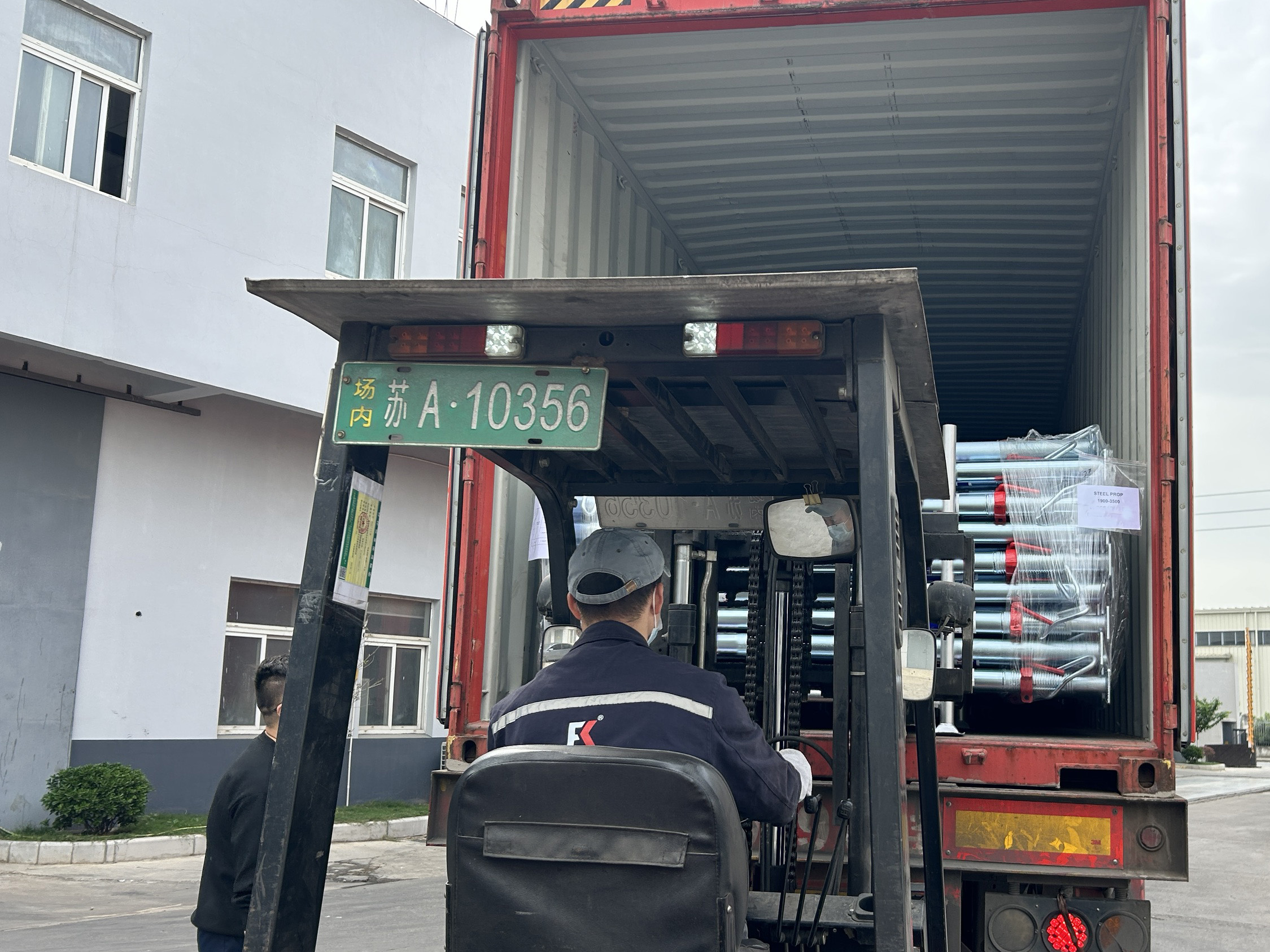 podpěry na lešen&iacute; 