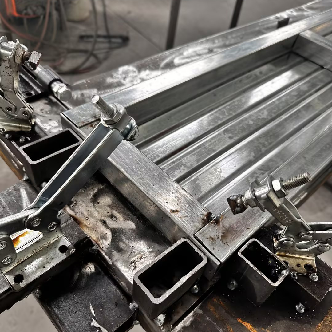 Uzavřen&aacute; ocelov&aacute; prkna