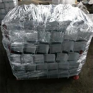 Pevn&yacute; šroubov&yacute; konektor