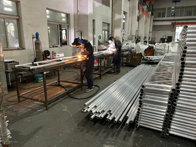 Nosn&iacute;k slitiny 