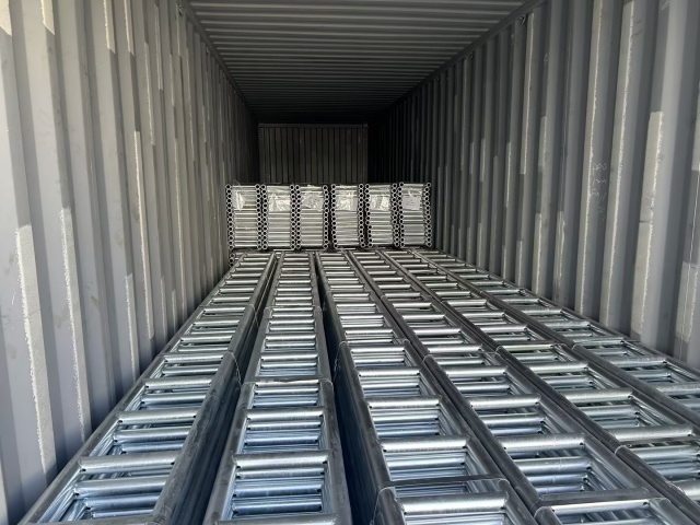 Ocelov&yacute; žebř&iacute;kov&yacute; nosn&iacute;k