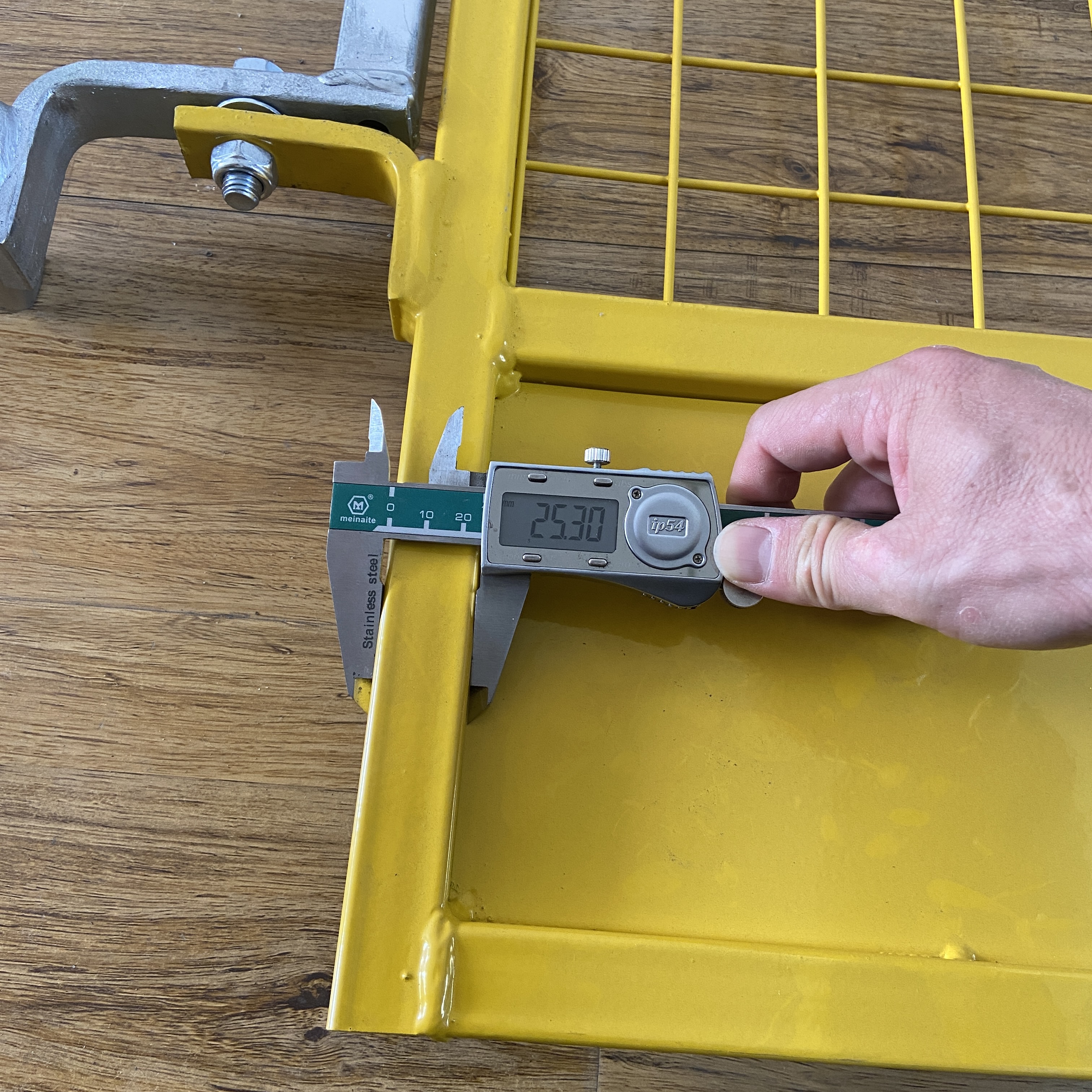 reverzibiln&iacute; testov&aacute;n&iacute; př&iacute;stupov&eacute; br&aacute;ny po žebř&iacute;ku