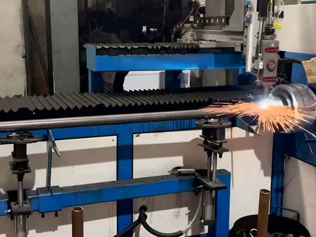 Acrow rekvizity řezání