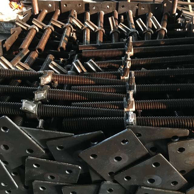 Nastavitelný pevný šroubový konektor s černým lešením 