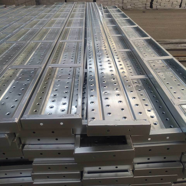 4M BS1139 HDG lešení procházky