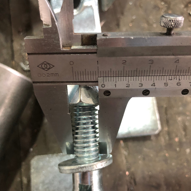 Udržovac&iacute; spojka na desce