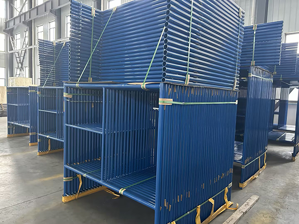 Proch&aacute;zka přes r&aacute;m