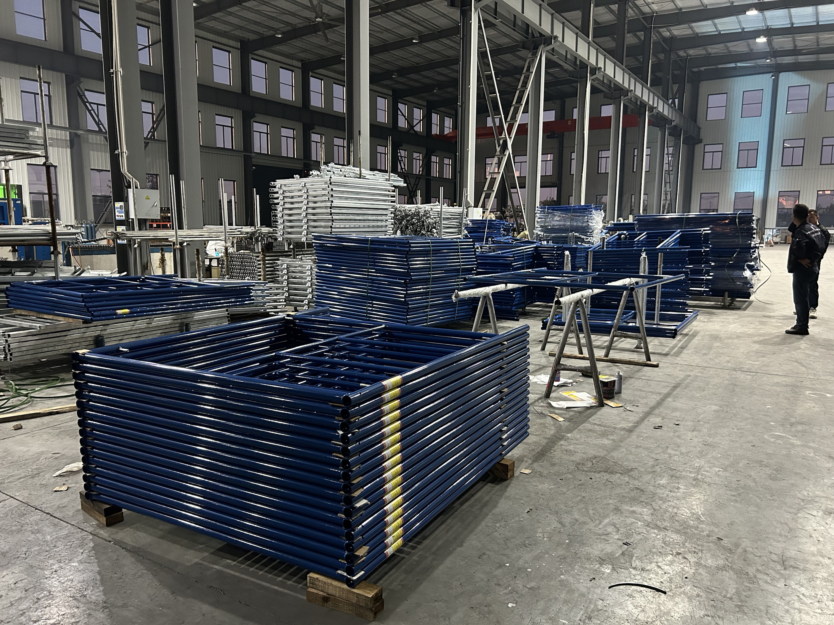 Pr&aacute;škov&yacute; potažen&yacute; proch&aacute;zka přes r&aacute;m