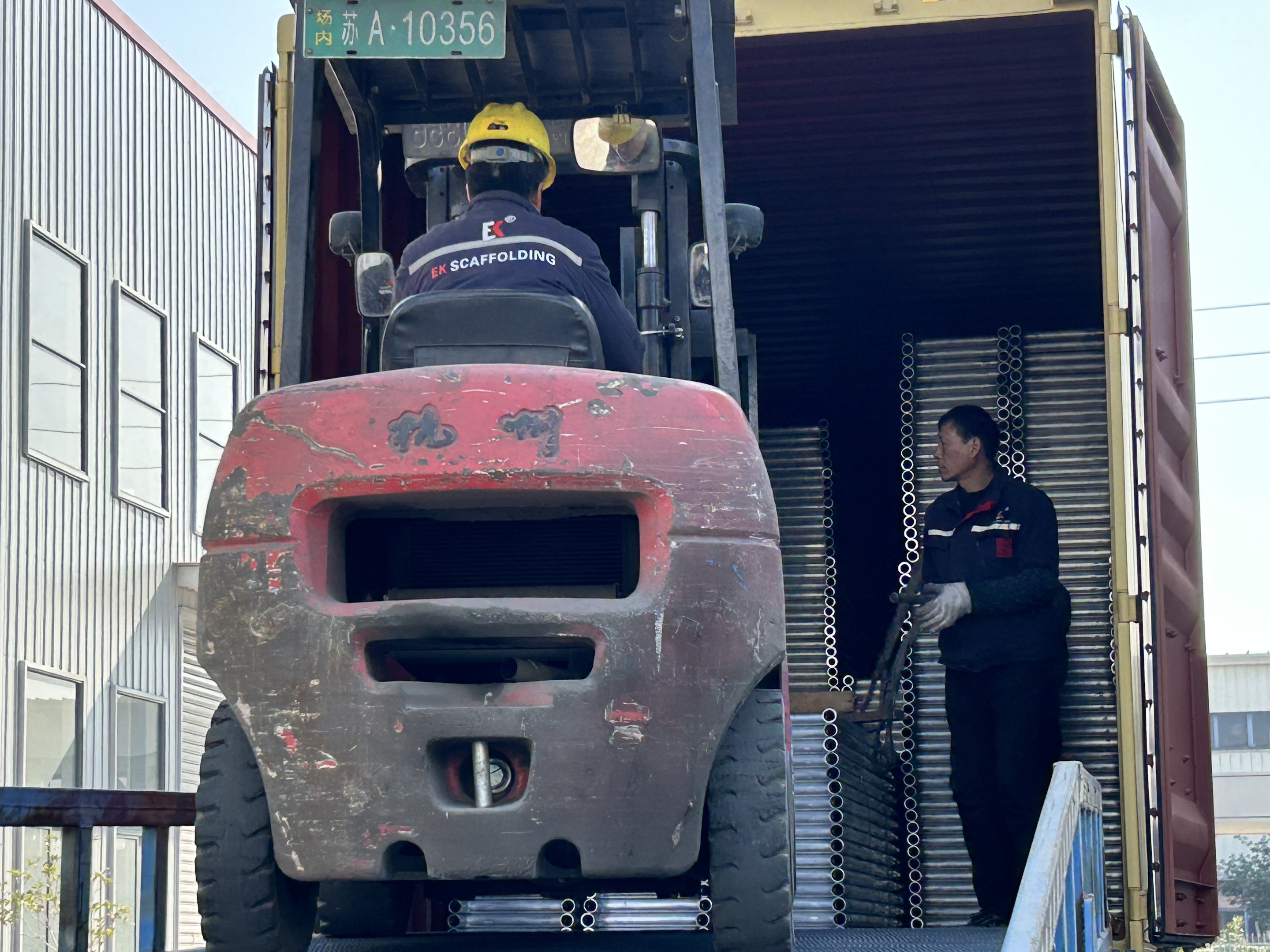 Přeprava př&iacute;hradov&yacute;ch nosn&iacute;ků lešen&iacute; 