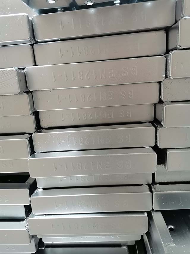 Kovov&eacute; prkno 10