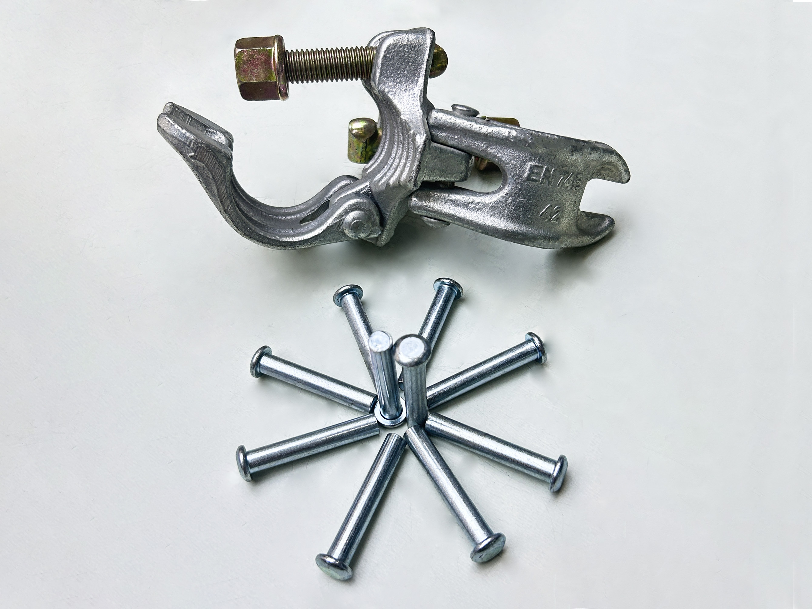 dvojit&aacute; spojka 