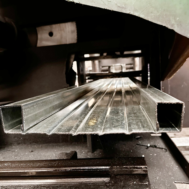 Uzavřen&aacute; ocelov&aacute; prkna