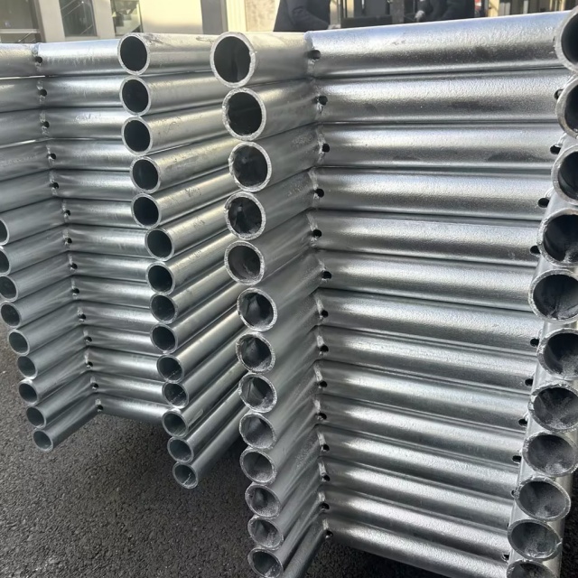 Ocelov&yacute; žebř&iacute;kov&yacute; paprsek