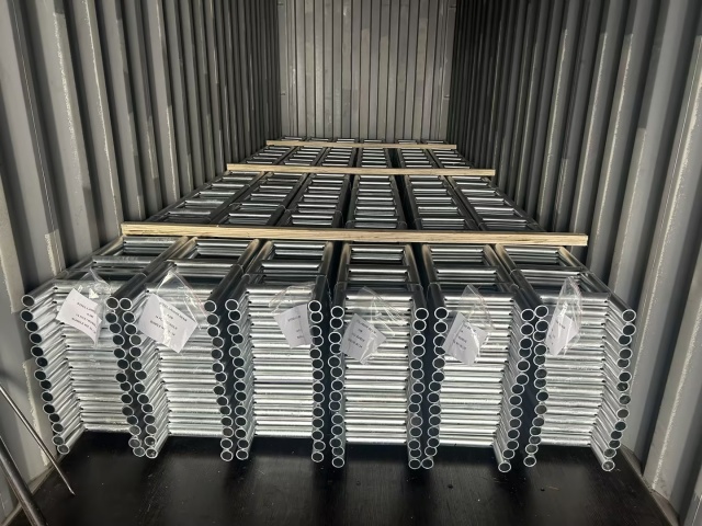 Ocelov&yacute; žebř&iacute;kov&yacute; nosn&iacute;k