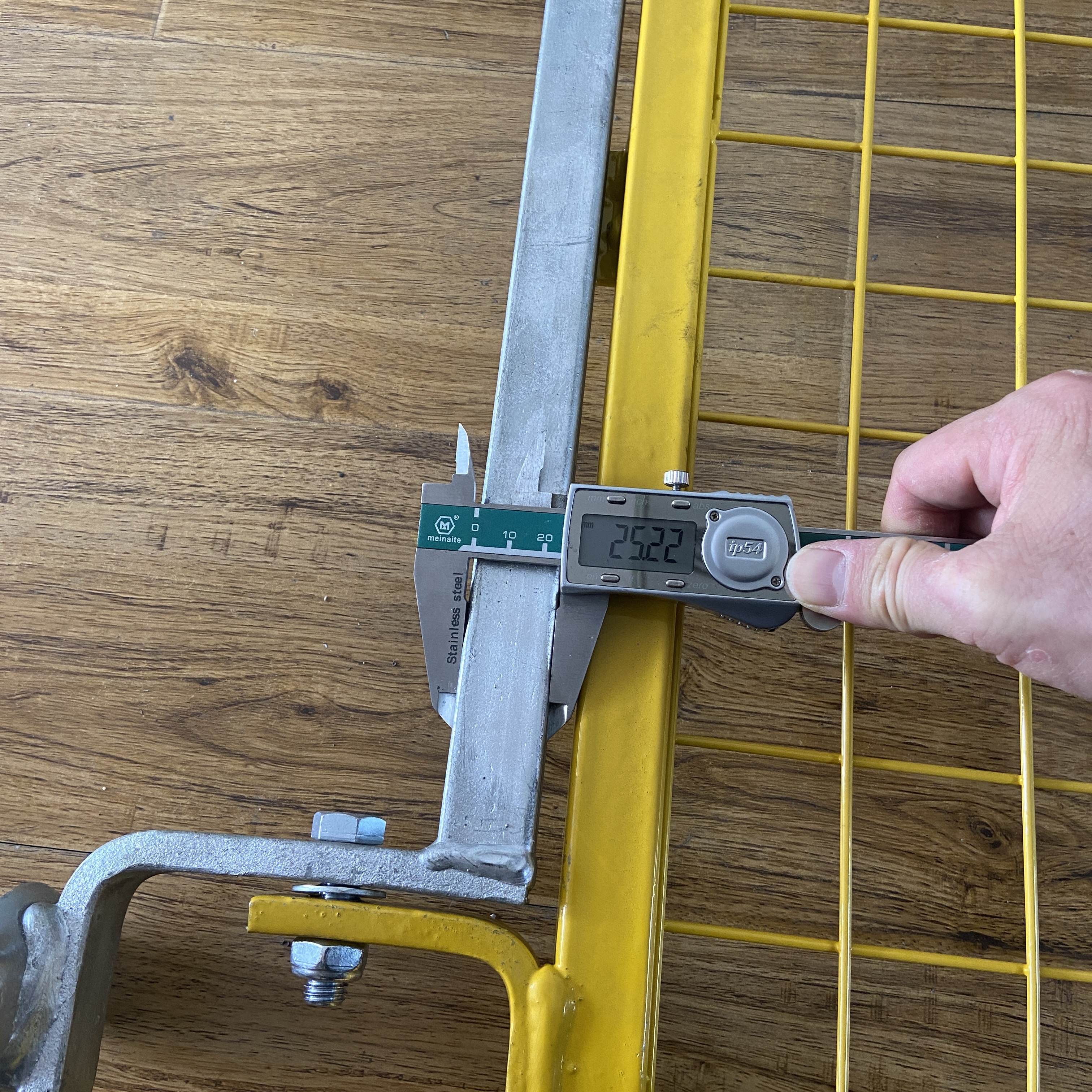 testov&aacute;n&iacute; př&iacute;stupov&eacute; br&aacute;ny po žebř&iacute;ku 