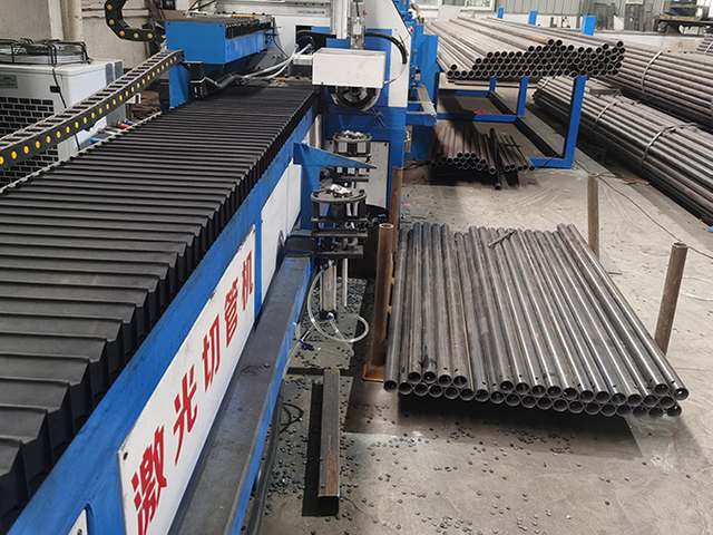 Acrow rekvizity řezání