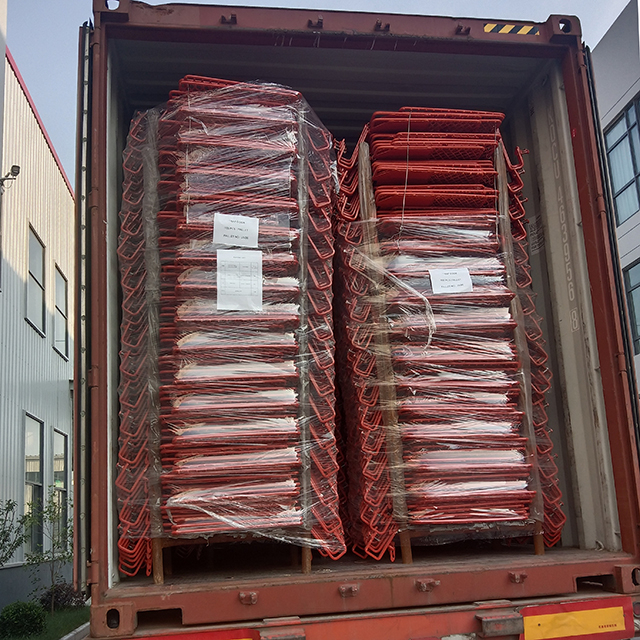 Dveře pasti le&scaron;en&iacute;