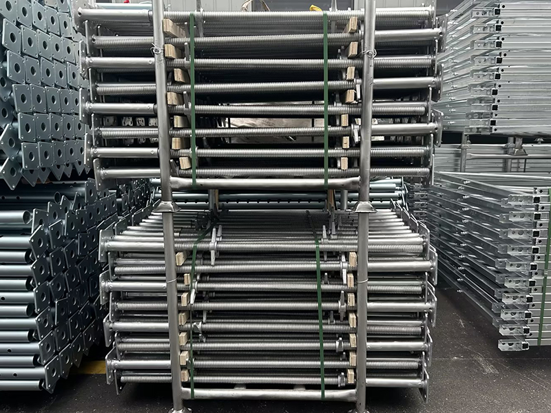 vyrovn&aacute;vac&iacute;ho zved&aacute;ku 1.5M lešen&iacute; V&yacute;robn&iacute; proces