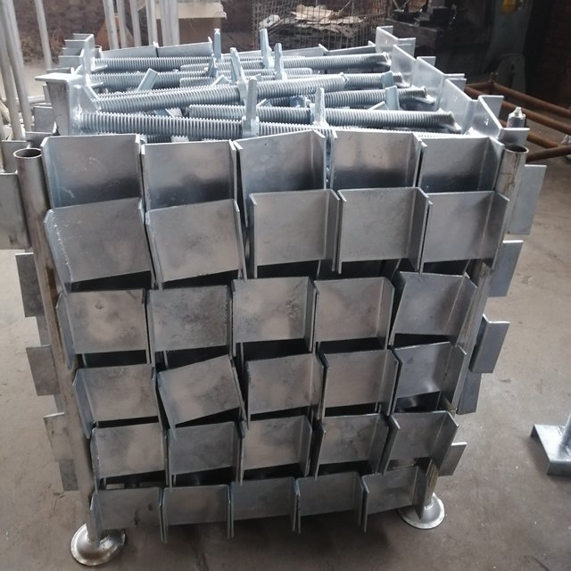 Lešení šroubového konektoru pro konstrukci šroubování lešení