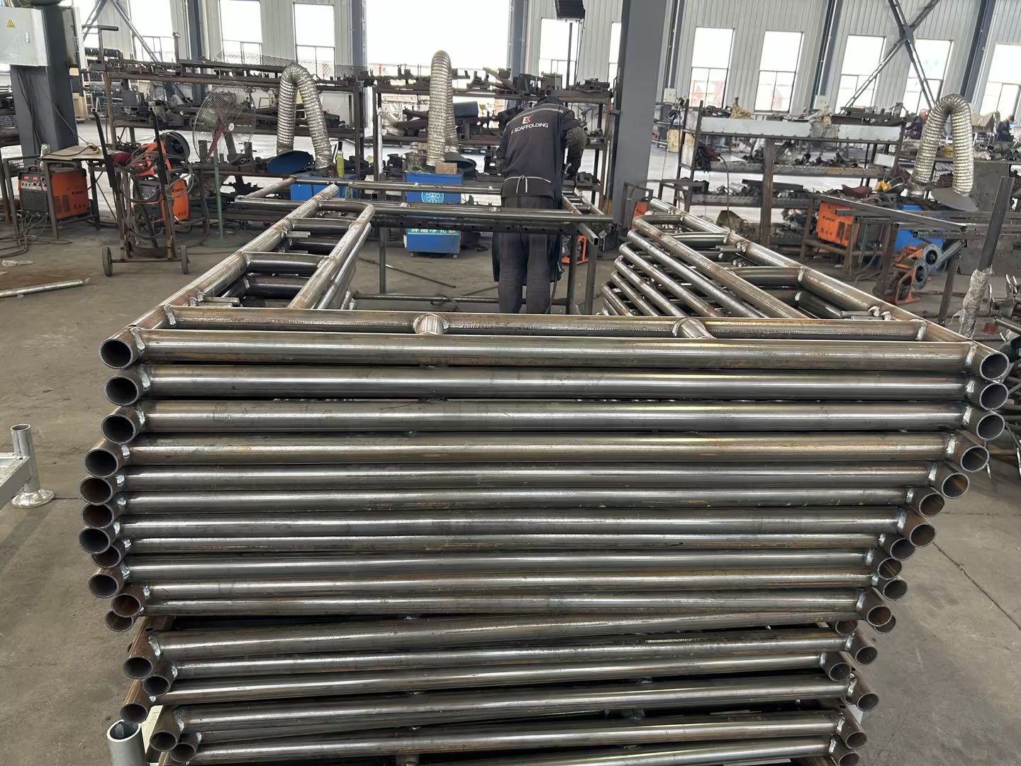 Proch&aacute;zka přes r&aacute;m