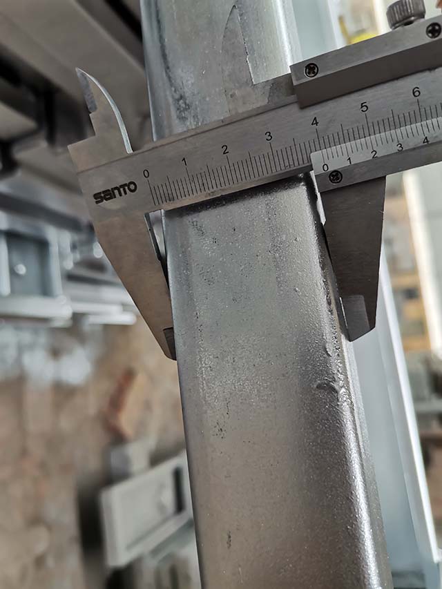 Kovov&eacute; prkno 08