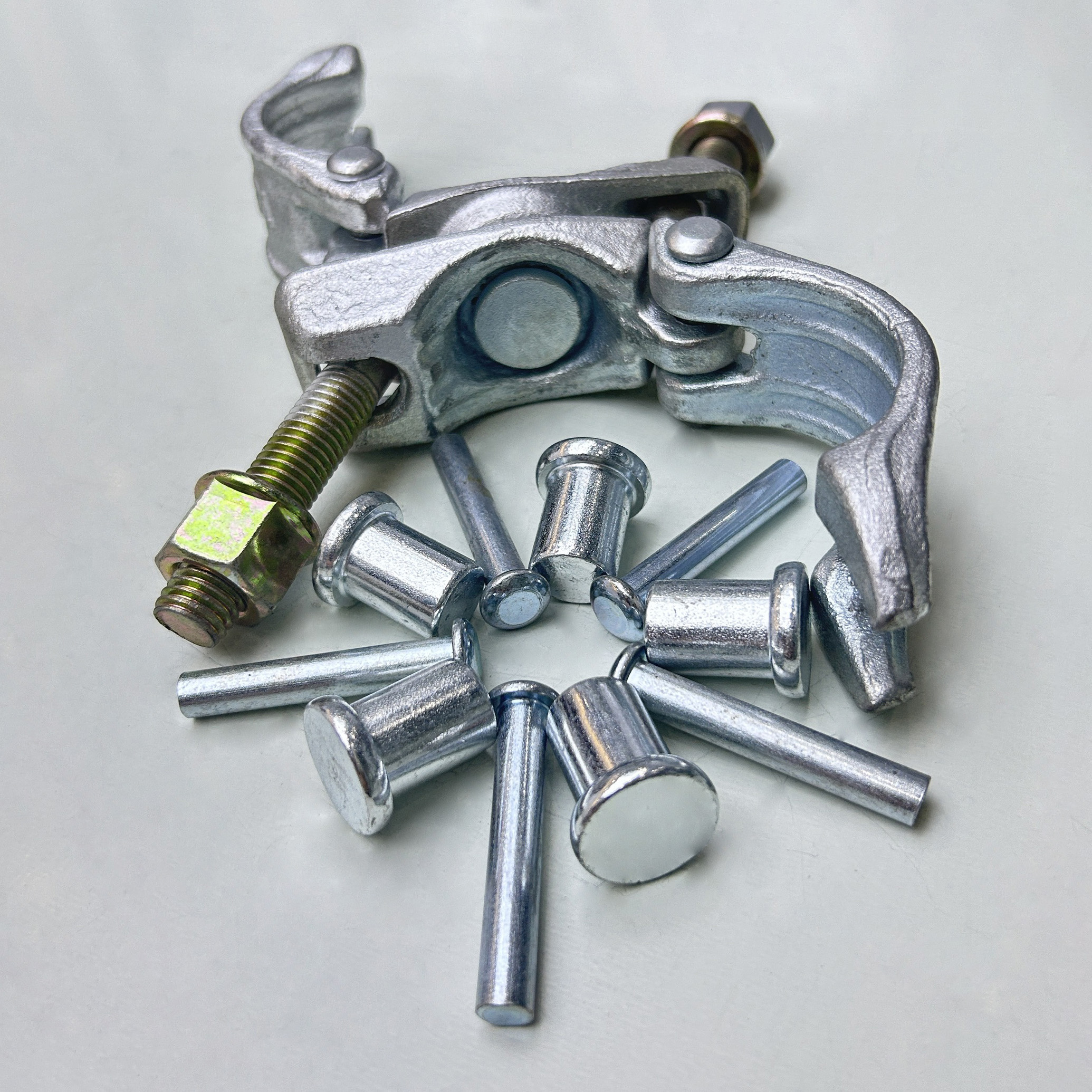 Německý spojovací nýt pro lešení