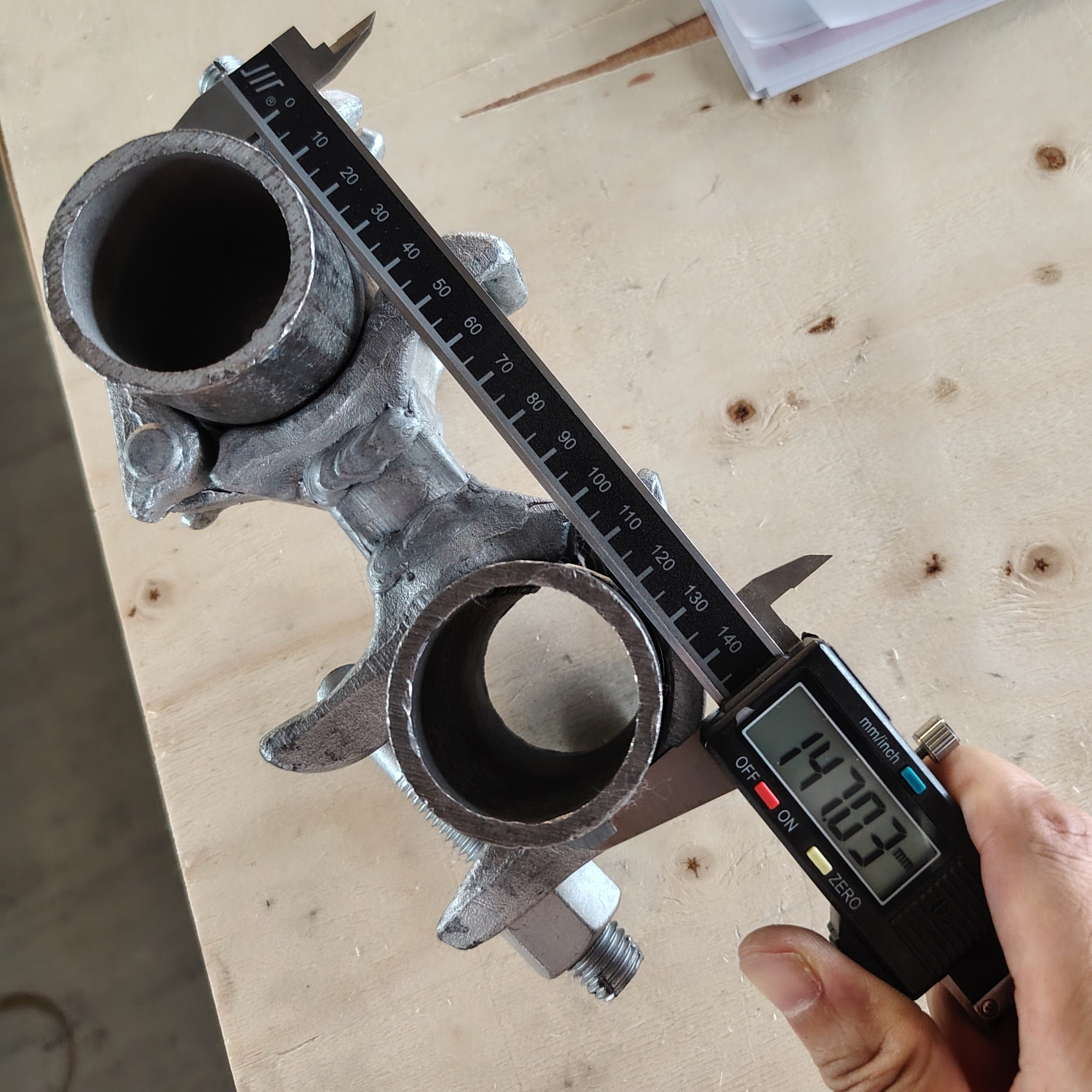 Distančn&iacute; spojka lešen&iacute; speci&aacute;ln&iacute;ho tvaru - 98mm Distančn&iacute; spojka 