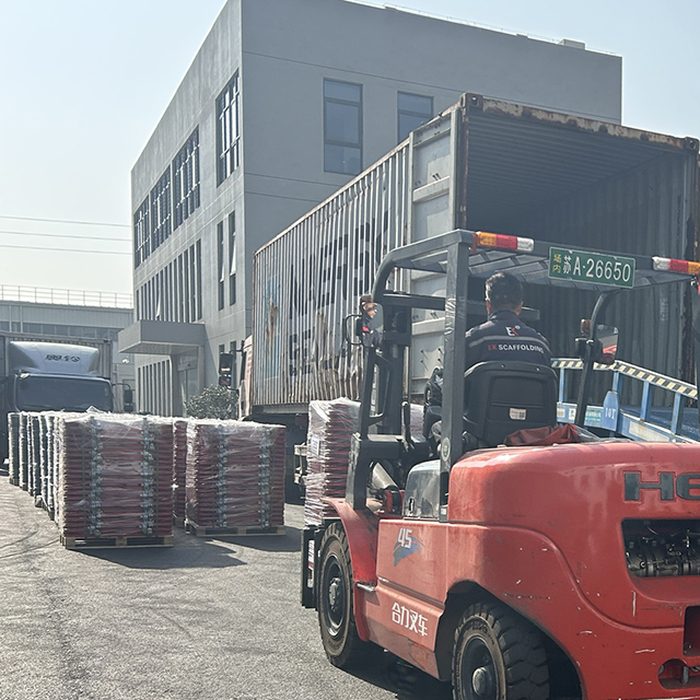 vratn&aacute; lodn&iacute; př&iacute;stupov&aacute; br&aacute;na po žebř&iacute;ku