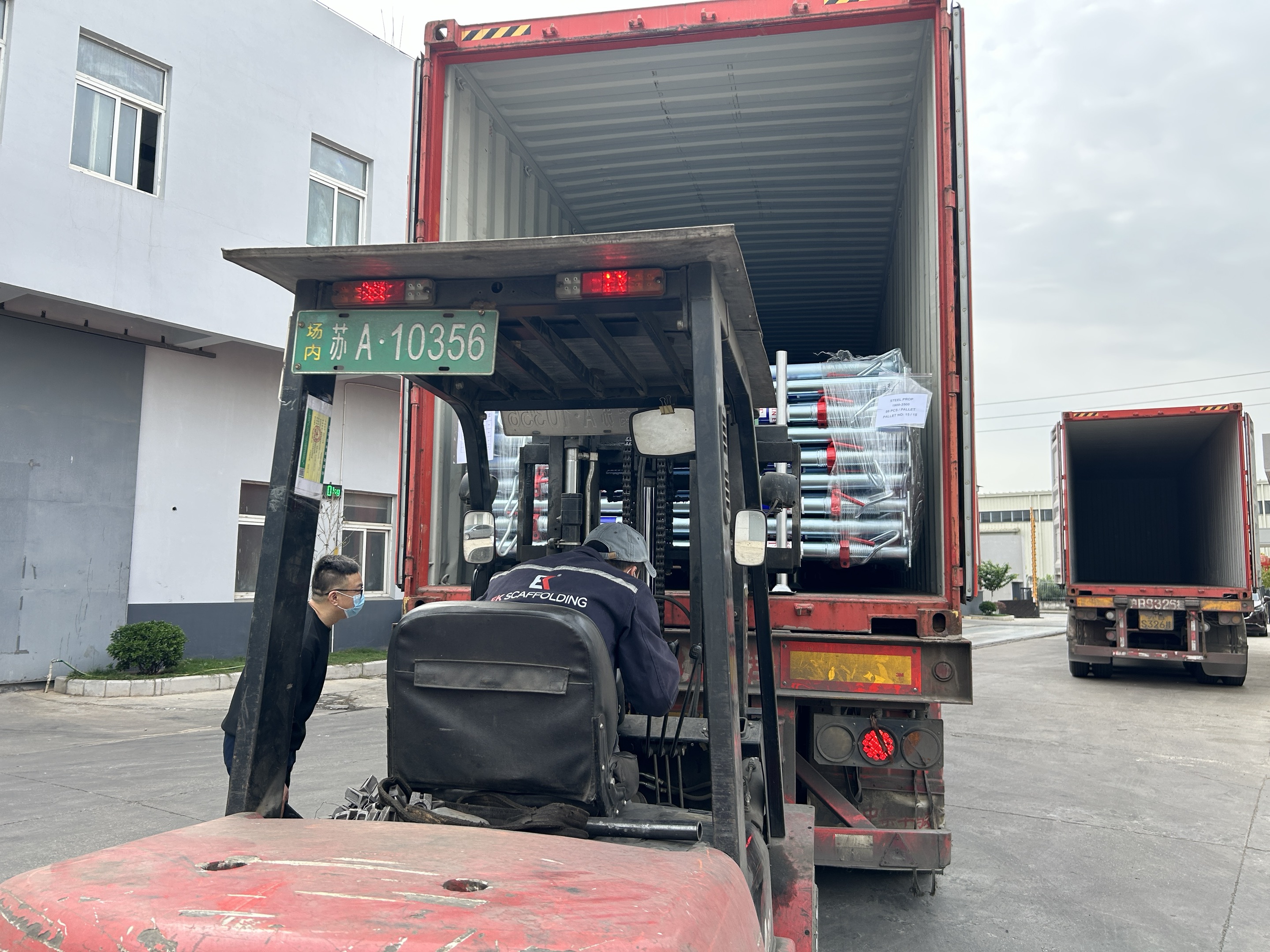 přeprava podpěr lešen&iacute;