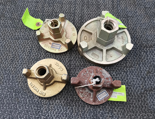 Tráhací tyč, křídlová matice a zátka vody